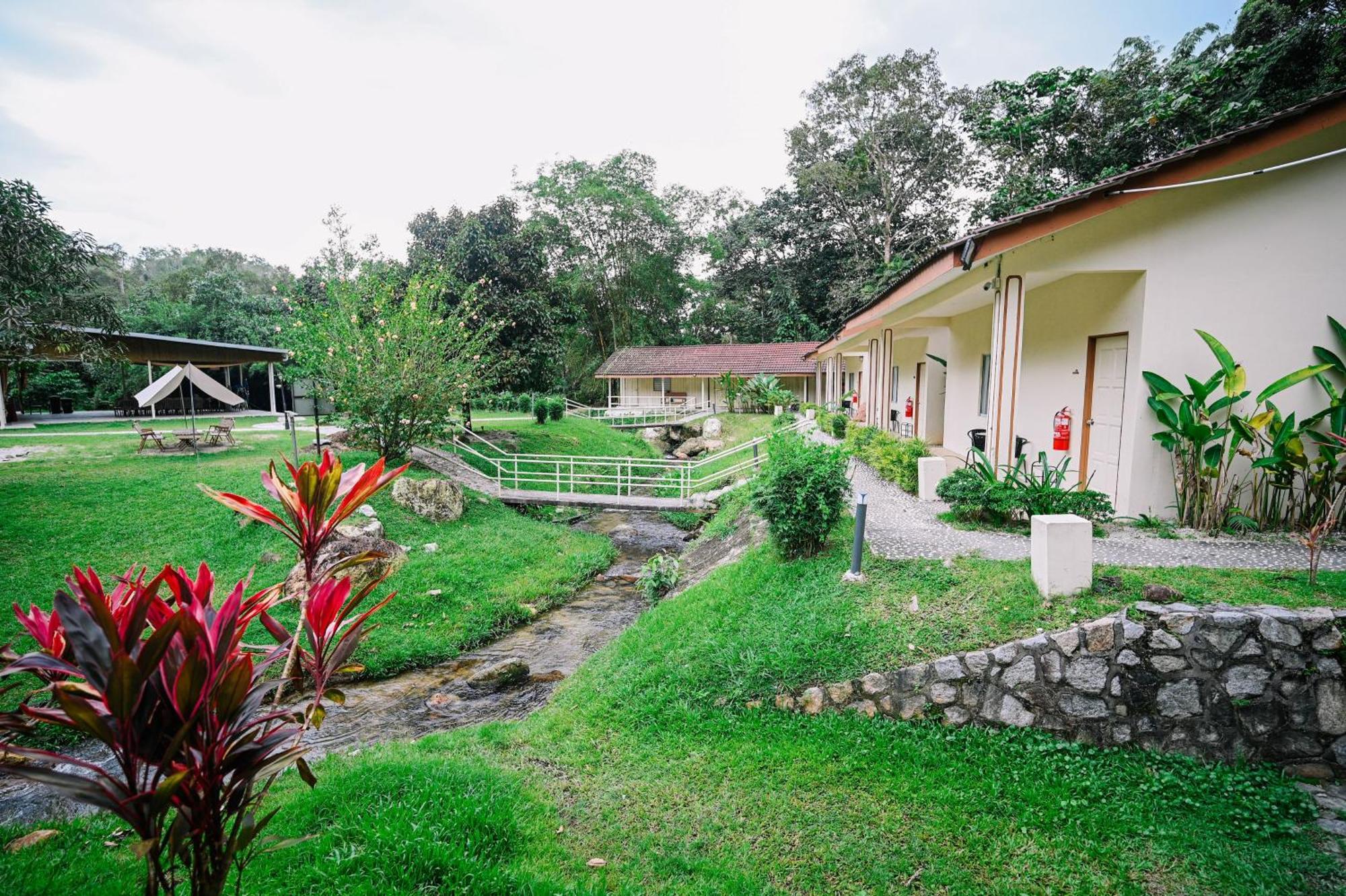 Lilla Rainforest Retreats Hulu Langat Hotel Exterior photo