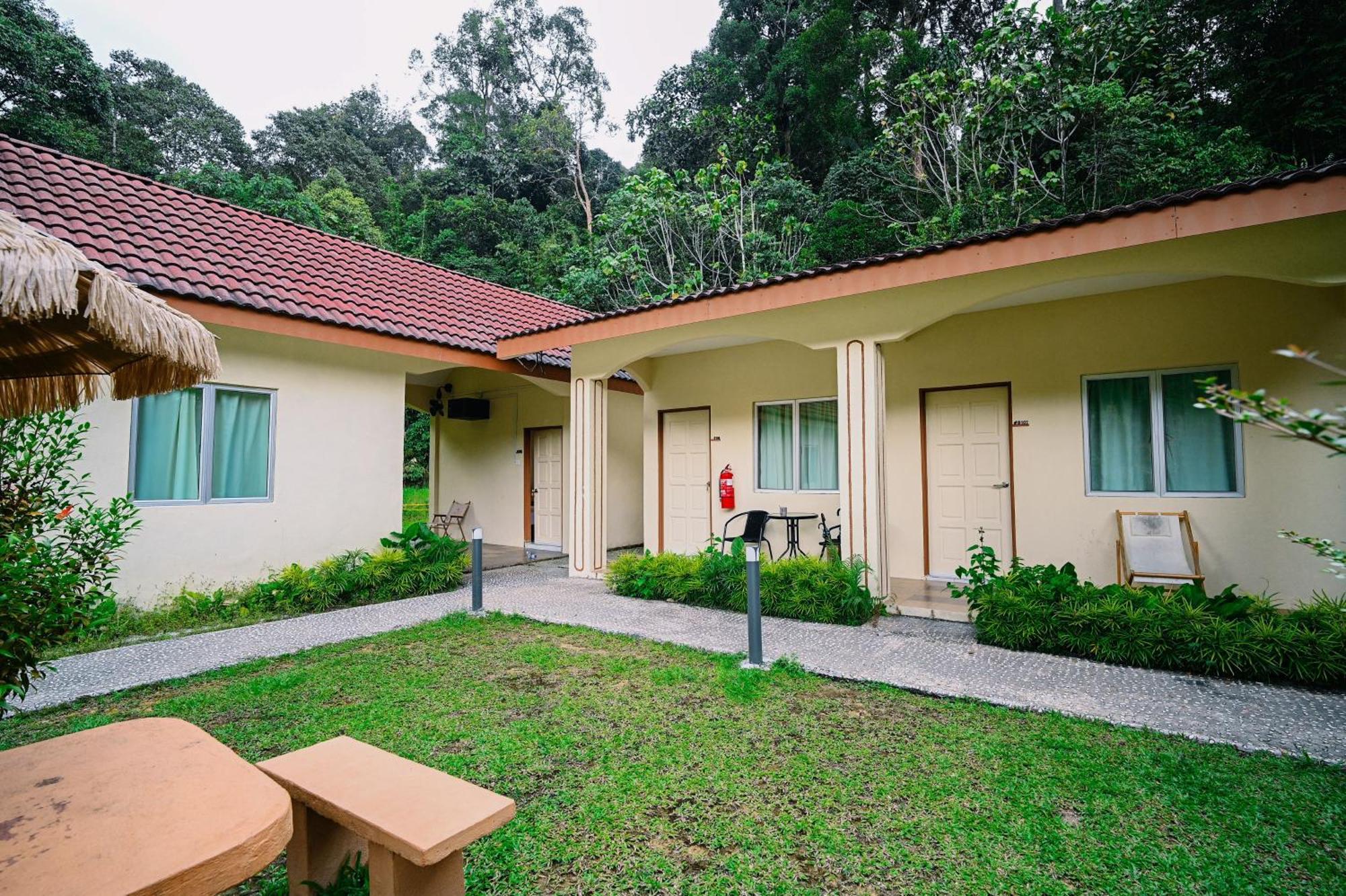 Lilla Rainforest Retreats Hulu Langat Hotel Exterior photo