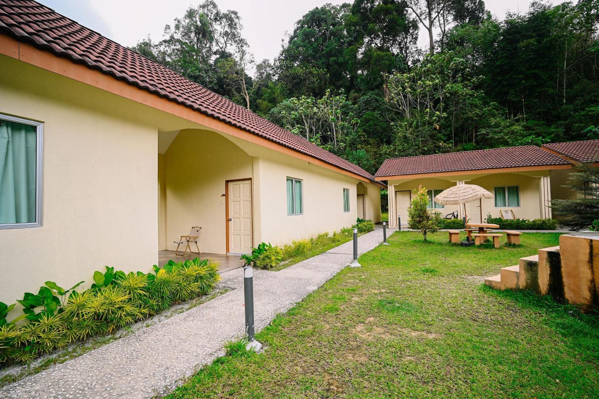 Lilla Rainforest Retreats Hulu Langat Hotel Exterior photo