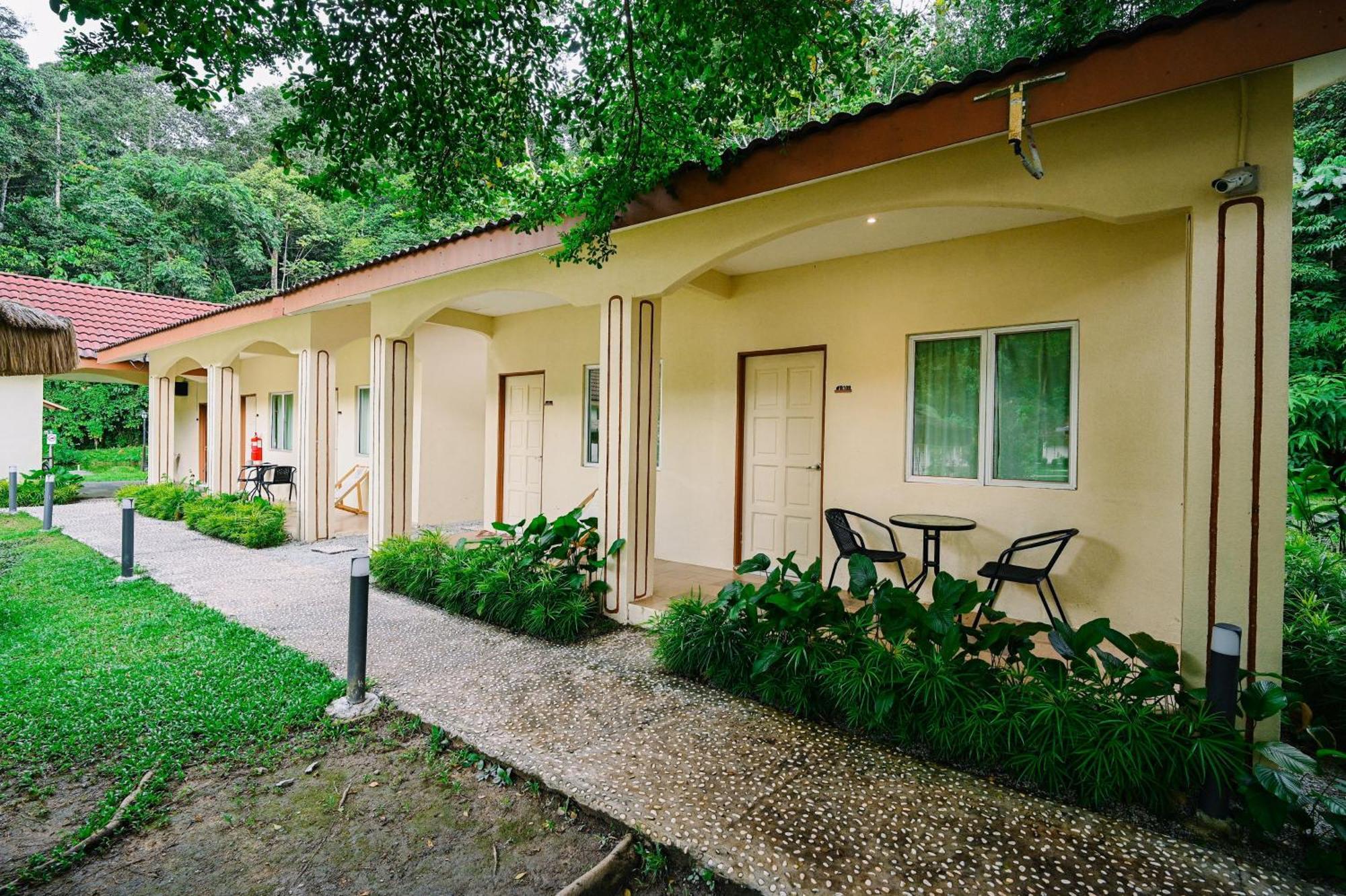 Lilla Rainforest Retreats Hulu Langat Hotel Exterior photo