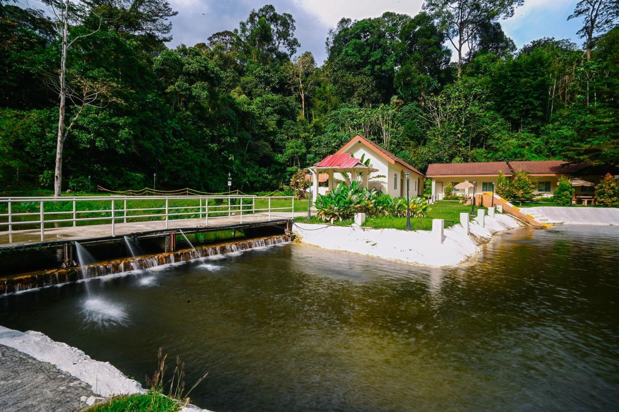 Lilla Rainforest Retreats Hulu Langat Hotel Exterior photo