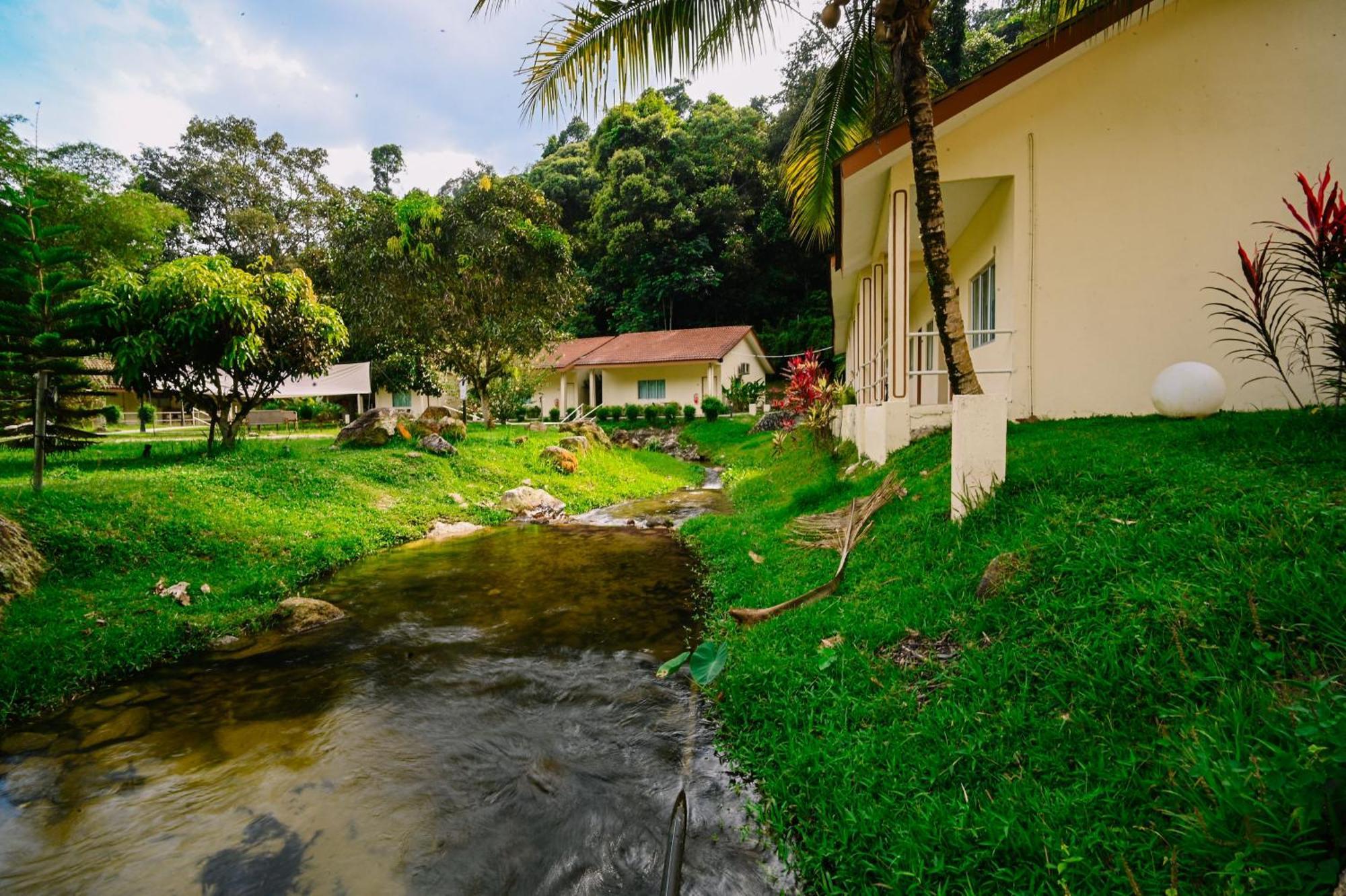 Lilla Rainforest Retreats Hulu Langat Hotel Exterior photo